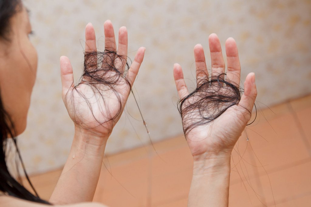 Eflúvio Telógeno Agudo: Causas, Sintomas e Tratamentos Eficazes